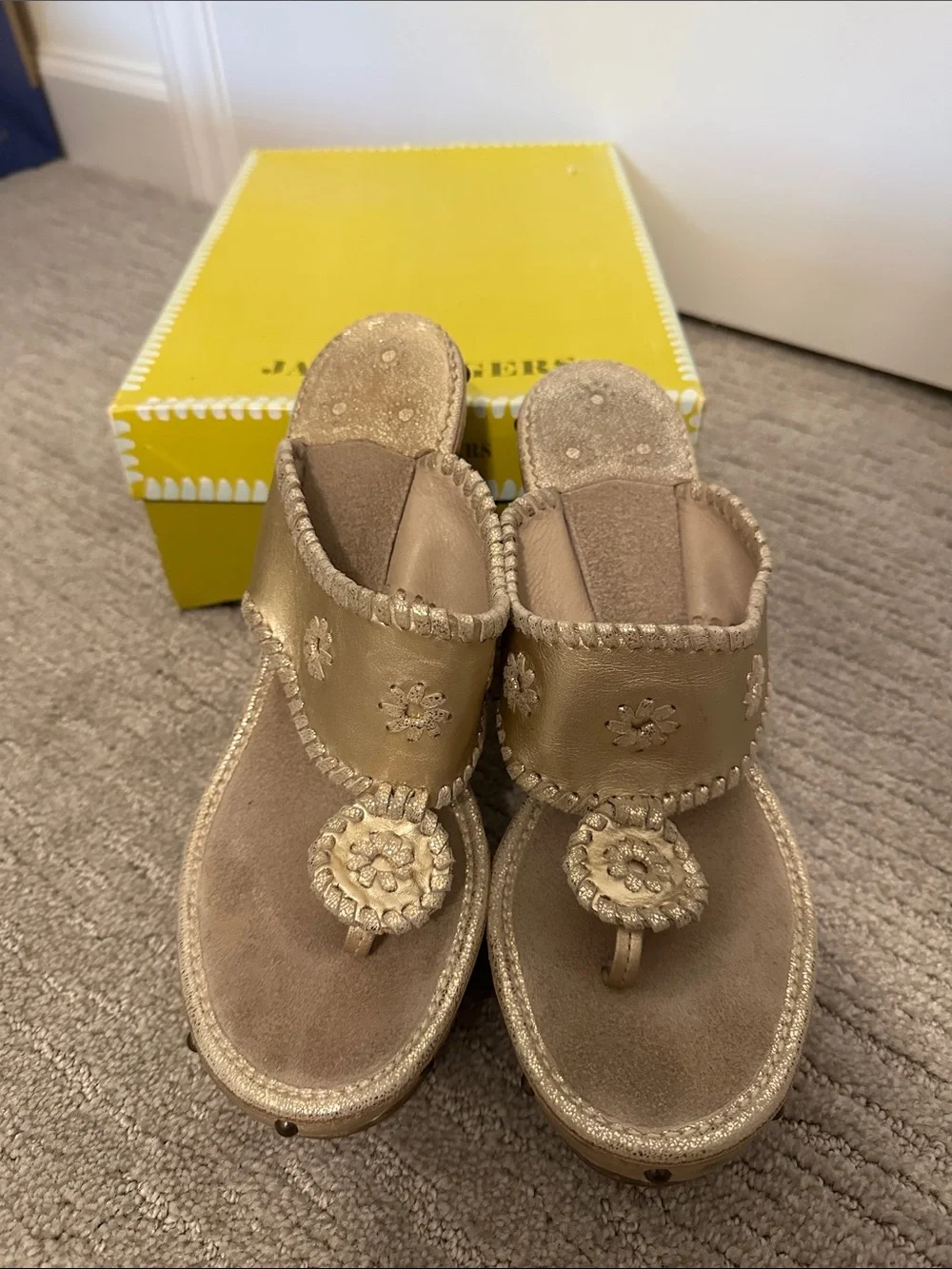 Jack Rogers size features